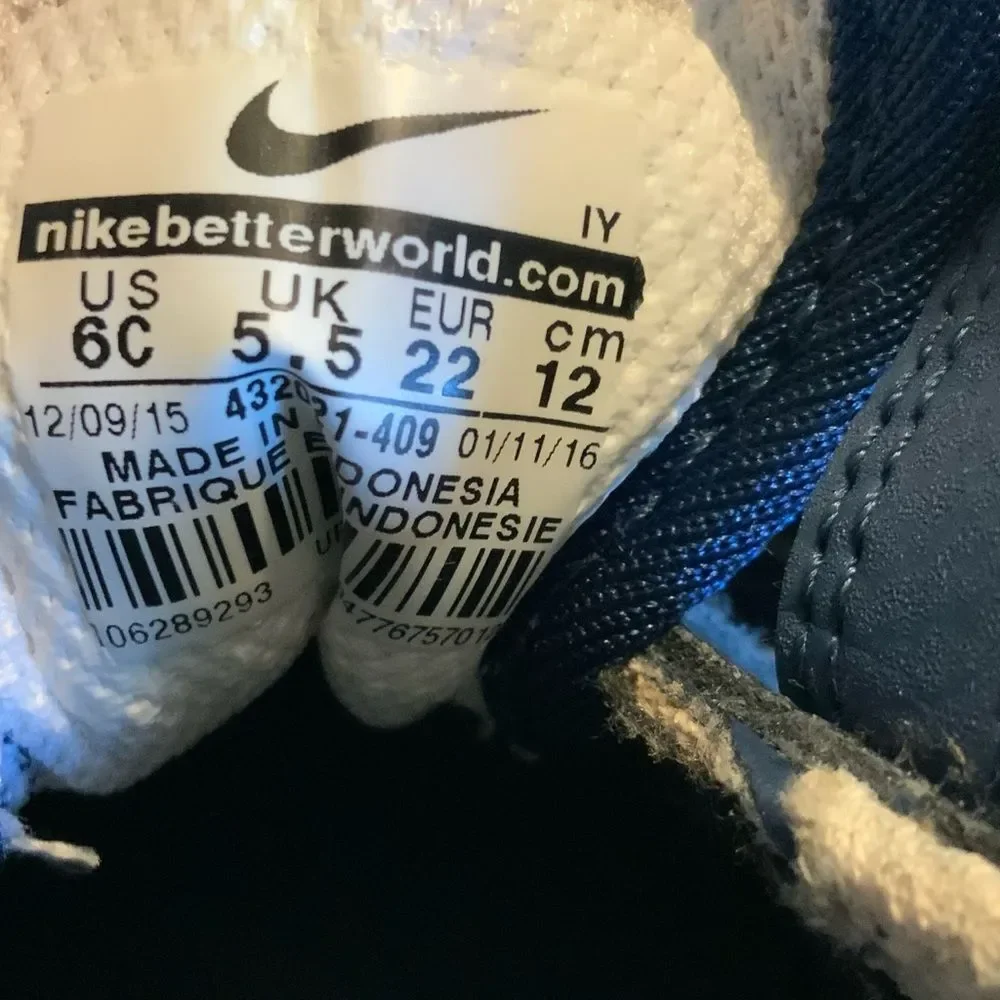 Nike Kids MD Valiant Navy Sneakers Size 6C